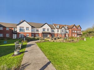 Rear & Communal Gardens- click for photo gallery